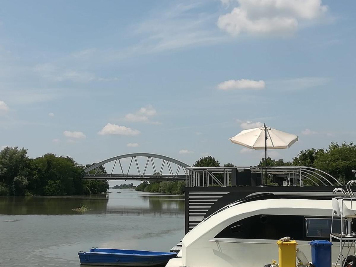 TINTERO HOUSE BOAT - Housity