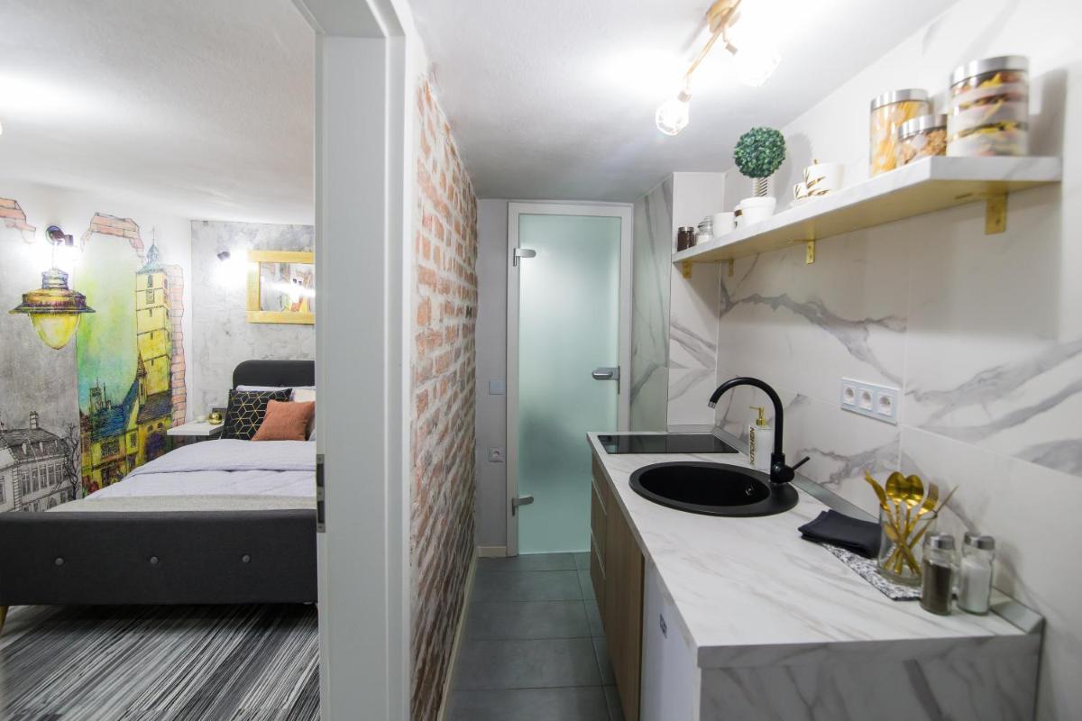 Old Town Studio Apartment - Housity