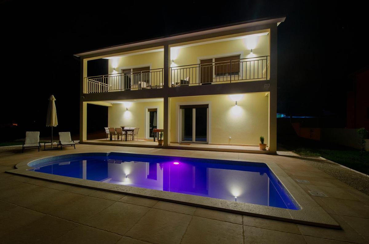 Holiday house Maya with BBQ - Housity