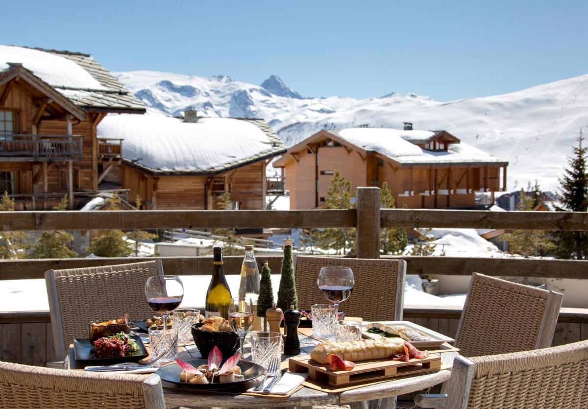 Vue générale sur la montagne ou vue sur la montagne depuis l'hôtel