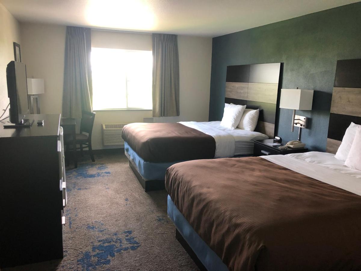 AmericInn by Wyndham Maquoketa - Housity