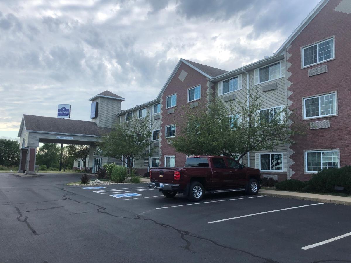 AmericInn by Wyndham Maquoketa - Housity