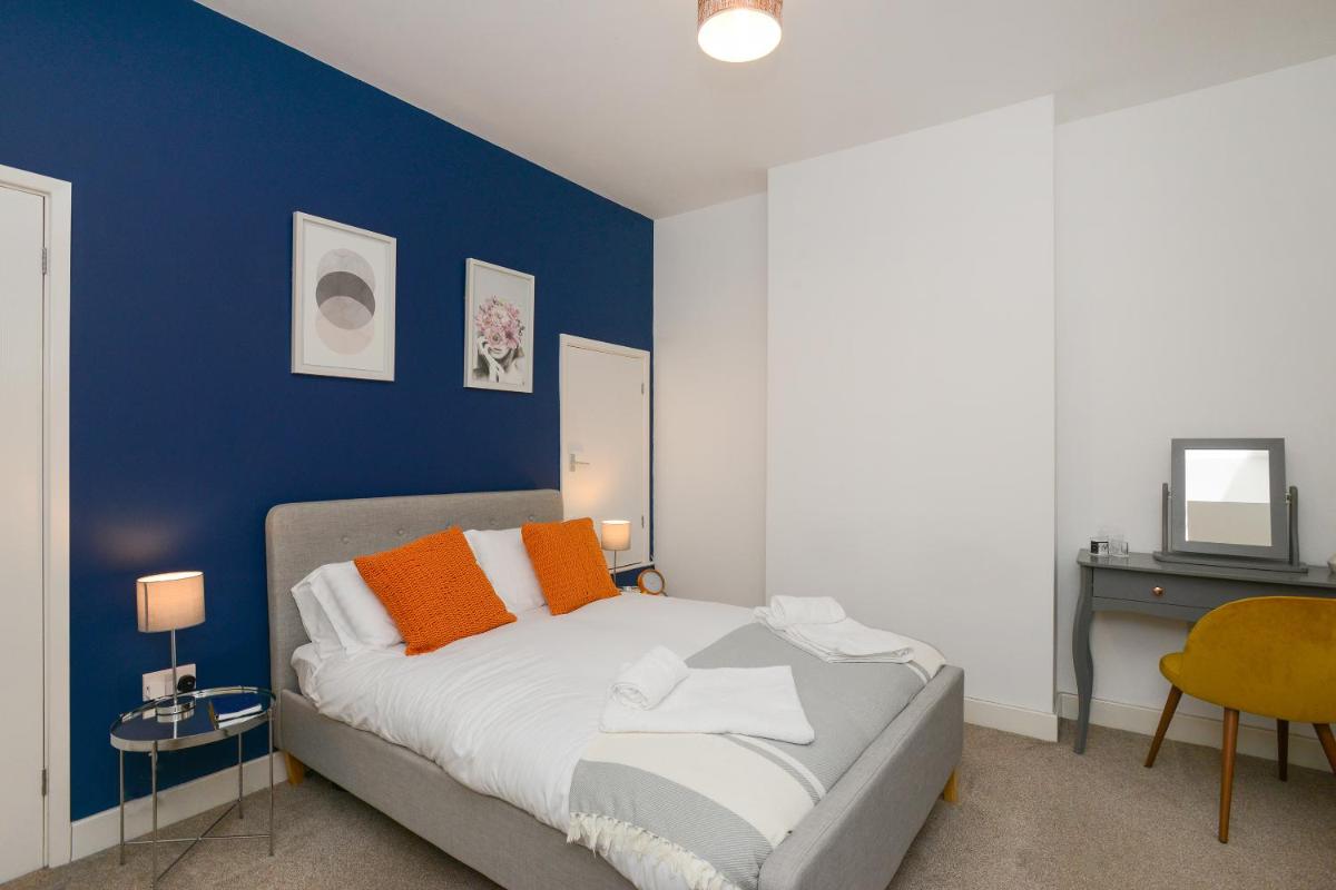 DE LUXE SHORT STAYS-Beeston House - Housity