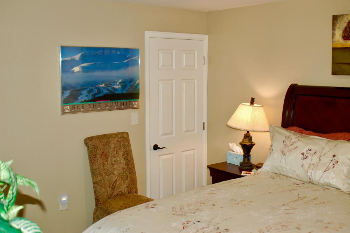 Blue Bear Den 3BR 2BA DTC Private Apt Hot Tub - Housity