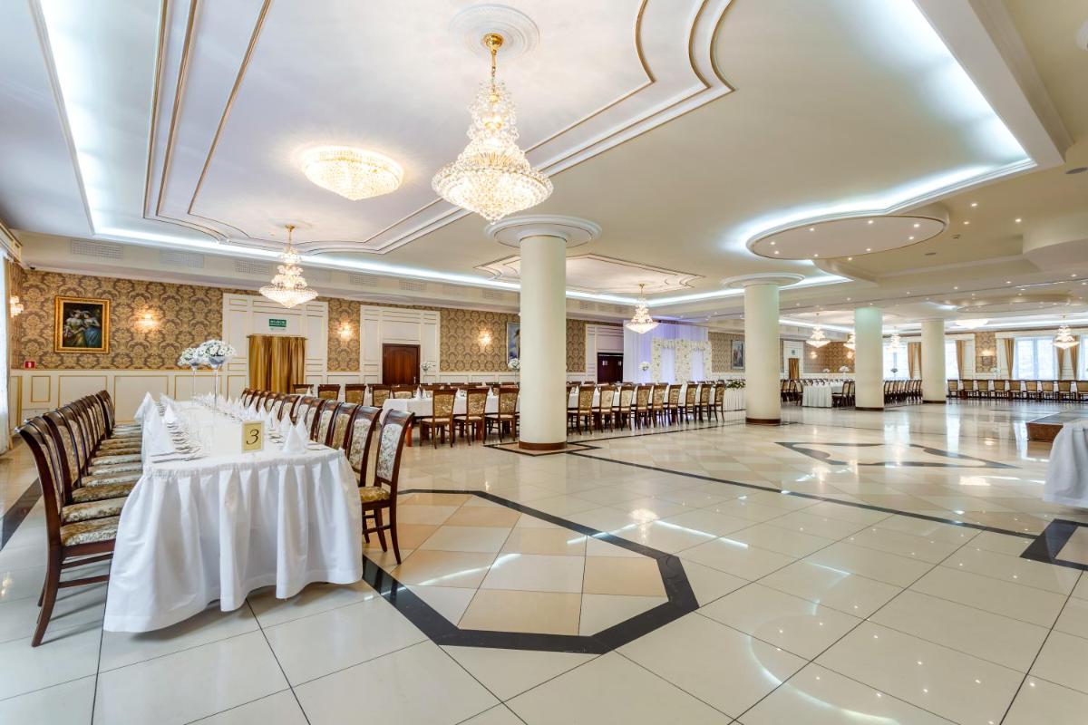 Hotel - Dworek Tryumf - Housity