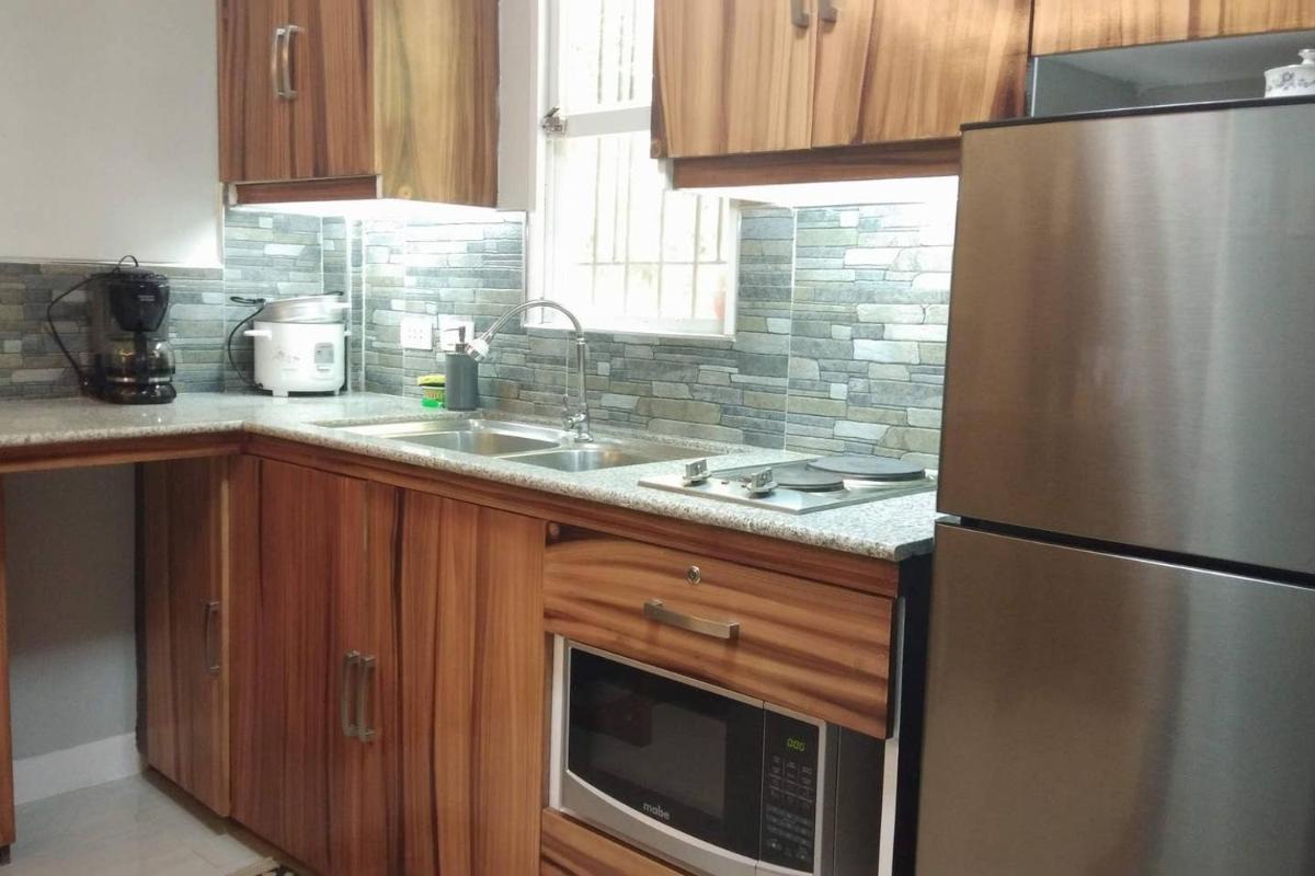 Suitetrails - 2 Story Smart Home with Balcony near Dumaguete Airport