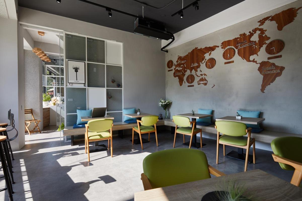 Timeline cafe studio - Housity