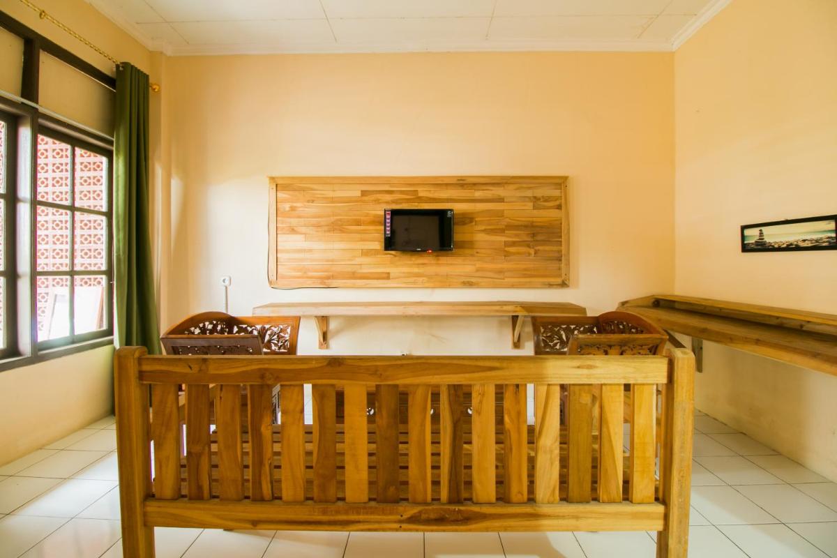 RedDoorz @ Pantai Pelabuhan Ratu 2 - Housity