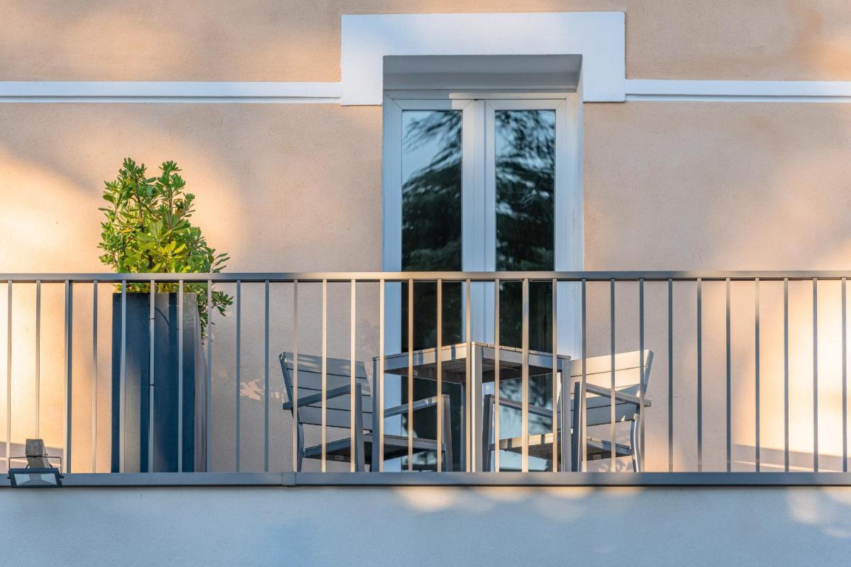 Balcon ou terrasse dans l'établissement Les Jardins du Cèdre, Boutique hôtel & gastronomie