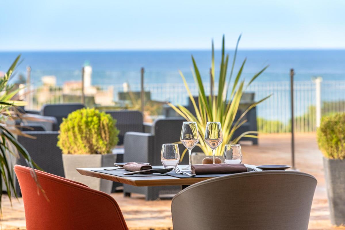 Vue générale sur la mer ou vue sur la mer prise depuis l'hôtel