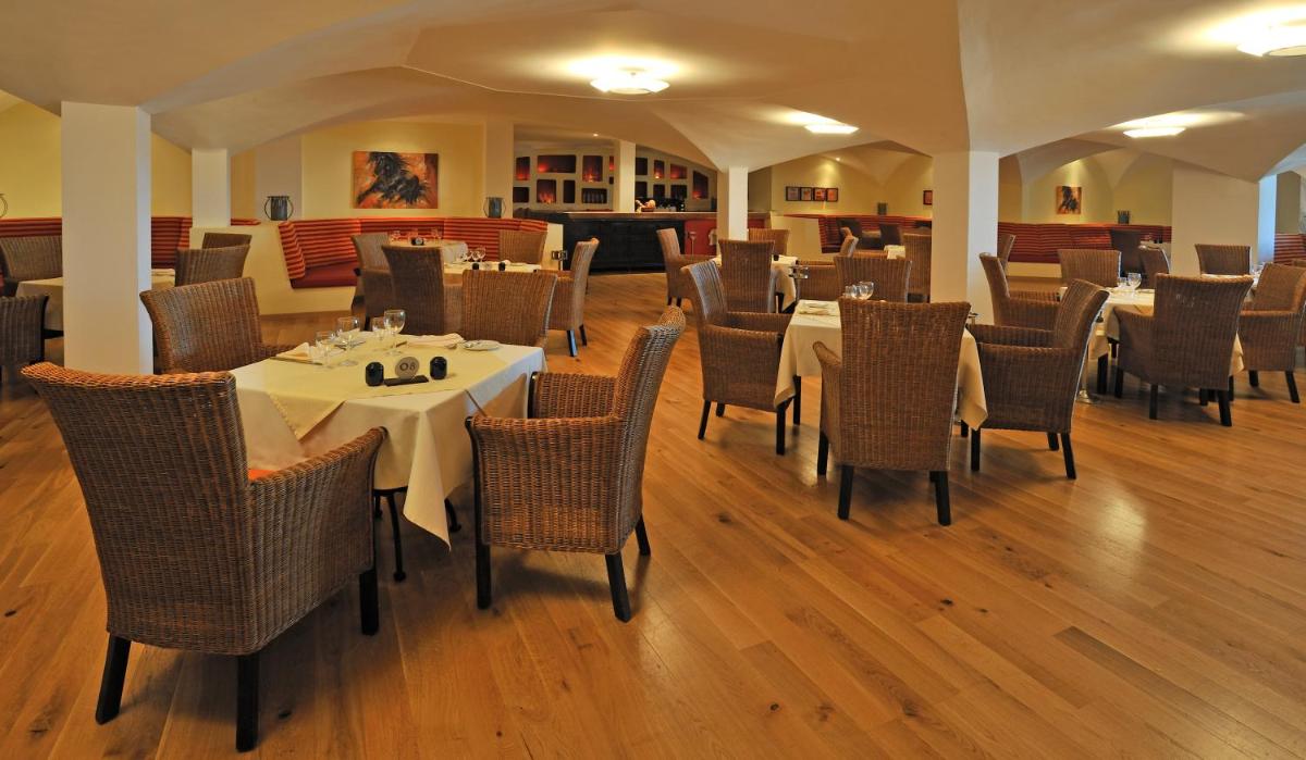 Um restaurante ou outro lugar para comer em Pestana Viking Beach & SPA Resort