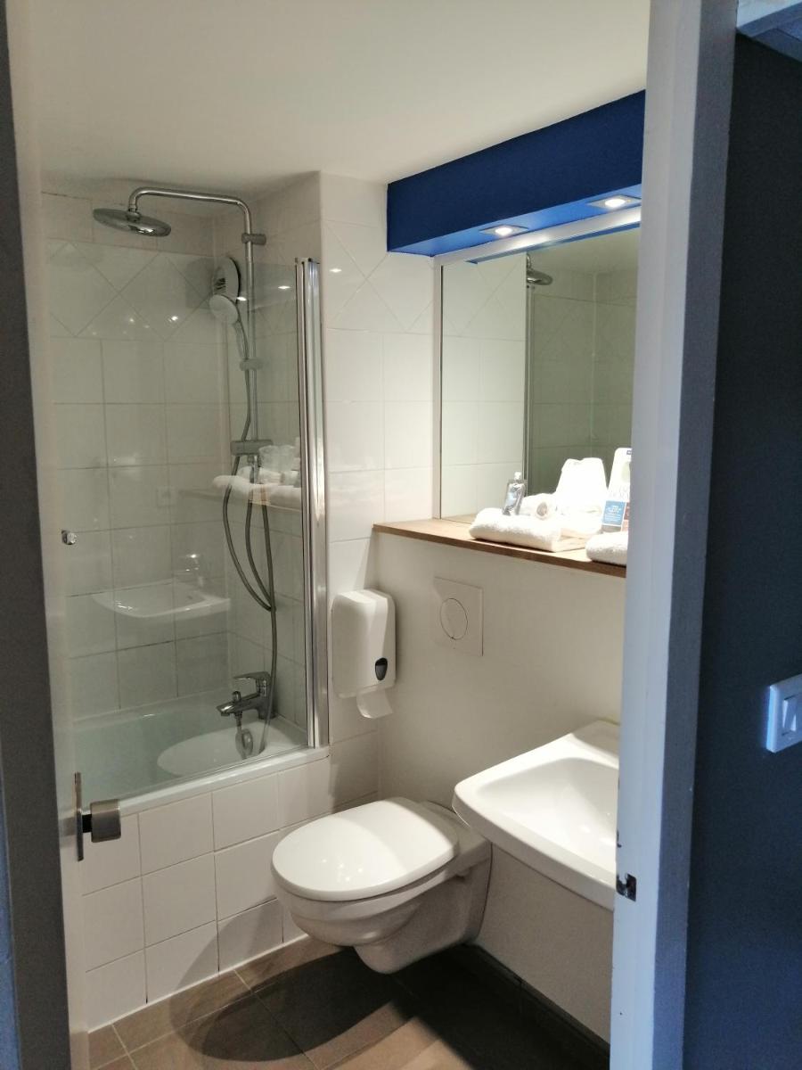 Salle de bains dans l'établissement Kyriad Carcassonne - Aéroport