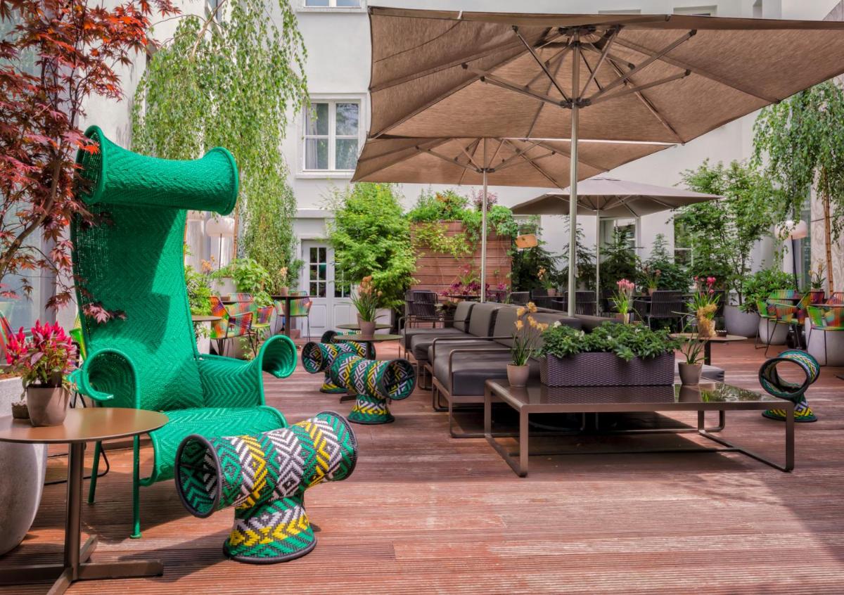 Ein Garten an der Unterkunft Das Stue