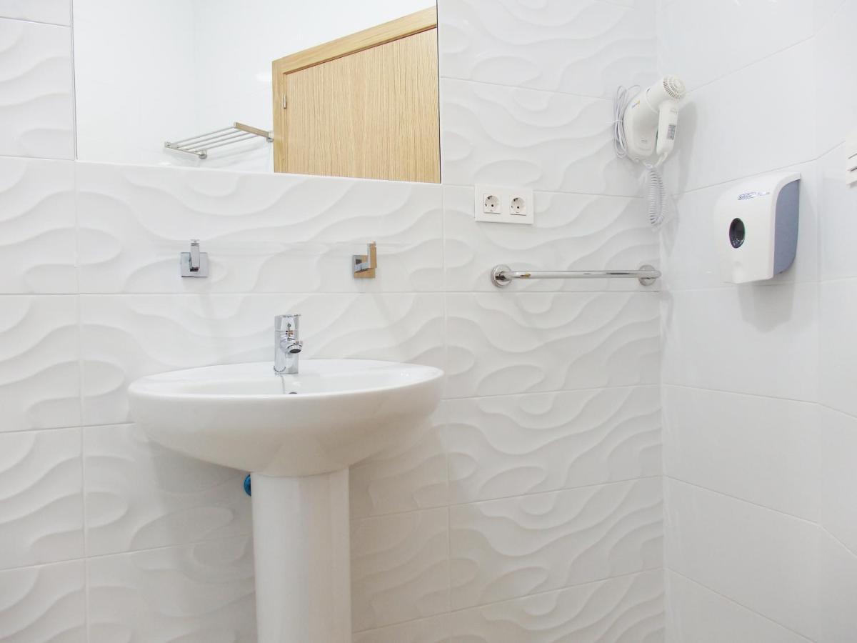 Hostal Montemayor - Housity