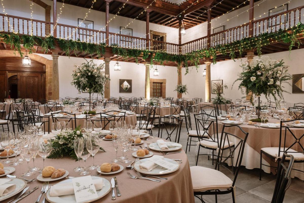 Un restaurante o sitio para comer en Eurostars Hotel de la Reconquista
