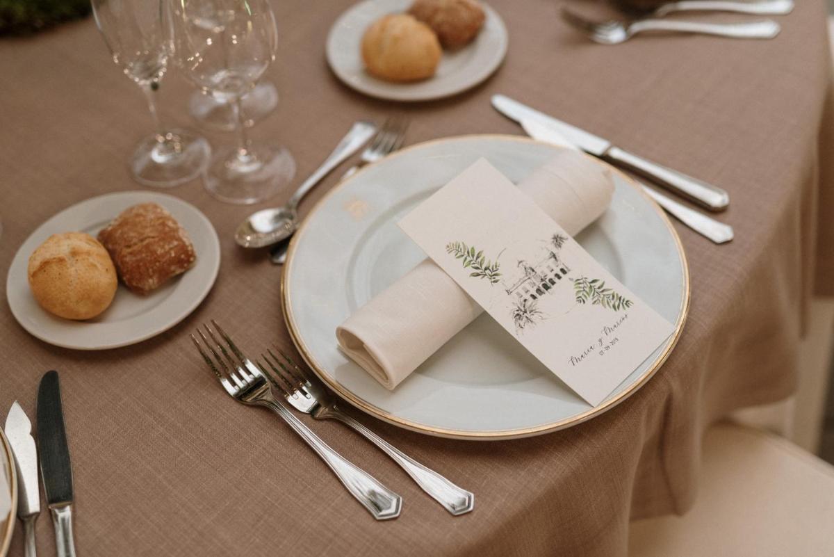 Comida en o cerca de este hotel