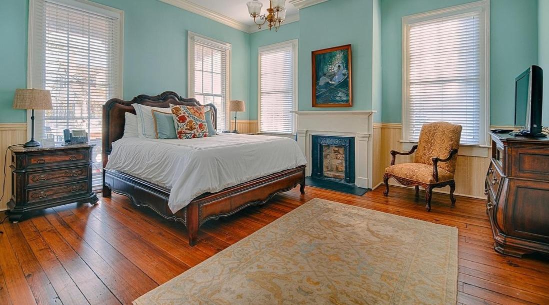 Fort Conde Inn - Mobile - Housity