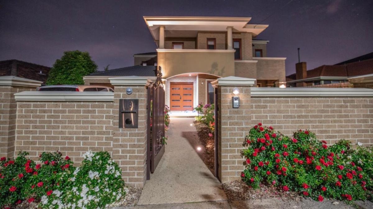 5 Star Room with own Bathroom - Singles, Couples, Families or Executives - Housity
