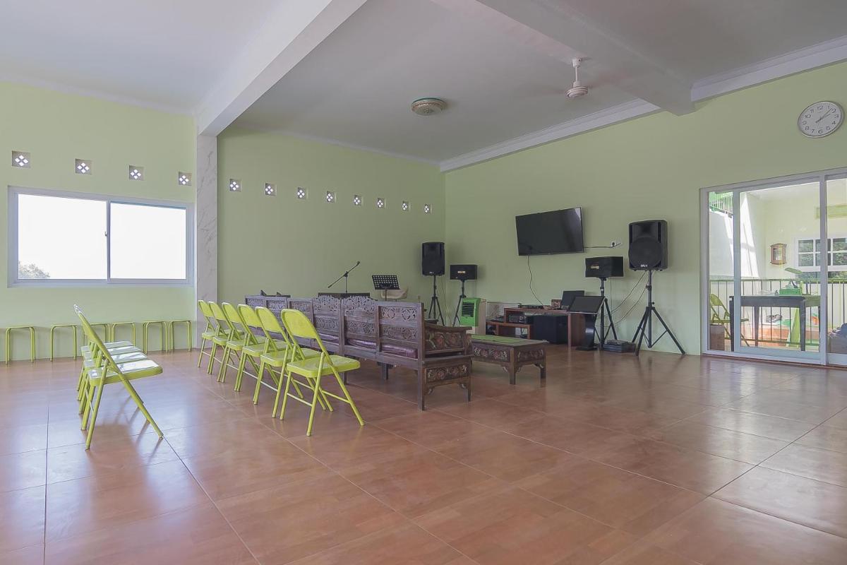 RedDoorz Syariah near Museum Wisma Karya Subang - Housity