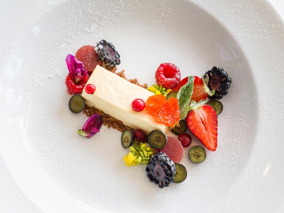 Comida en o cerca de este hotel