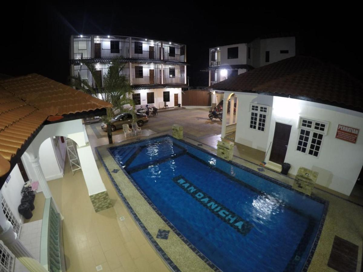 Wan Danisha Villa Inn - Housity