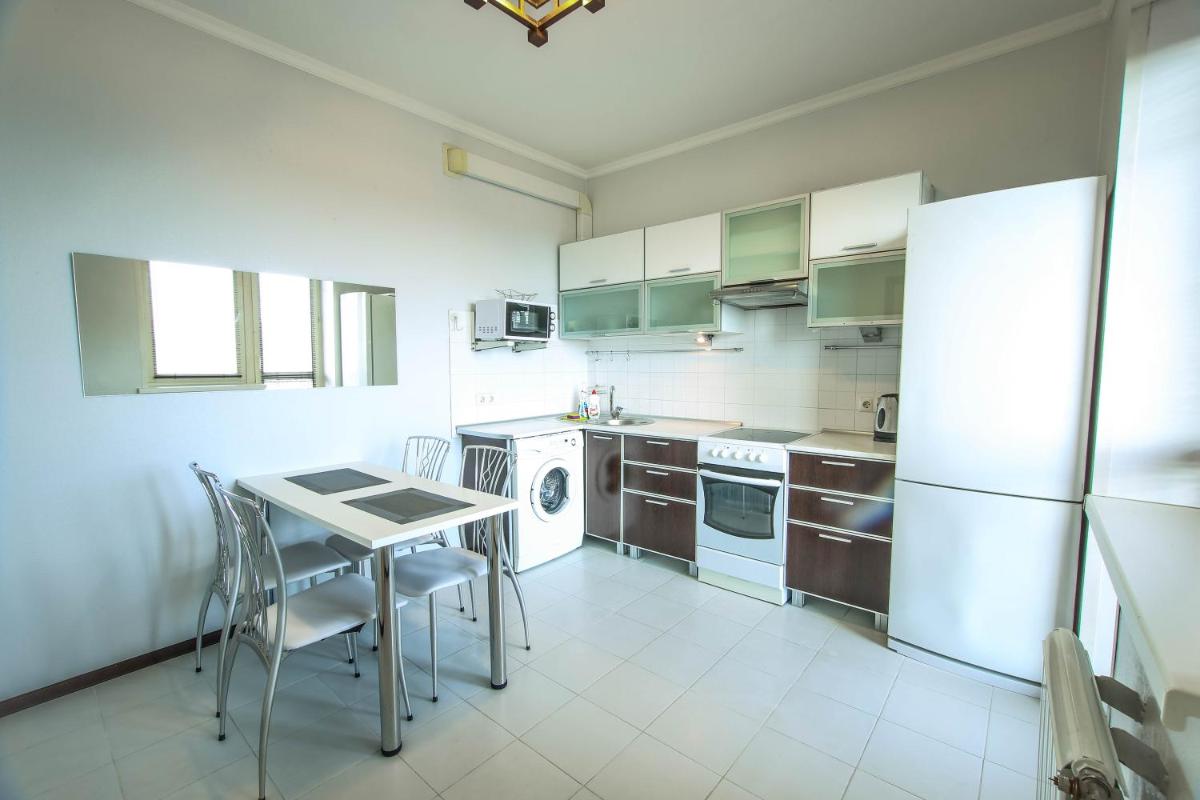 Suitetrails - Apartments on Aviatorov 23