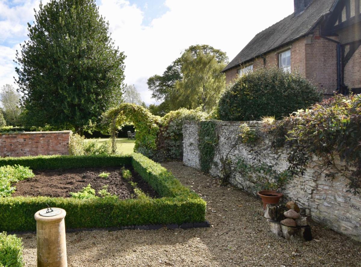 White Hall Farm - Housity