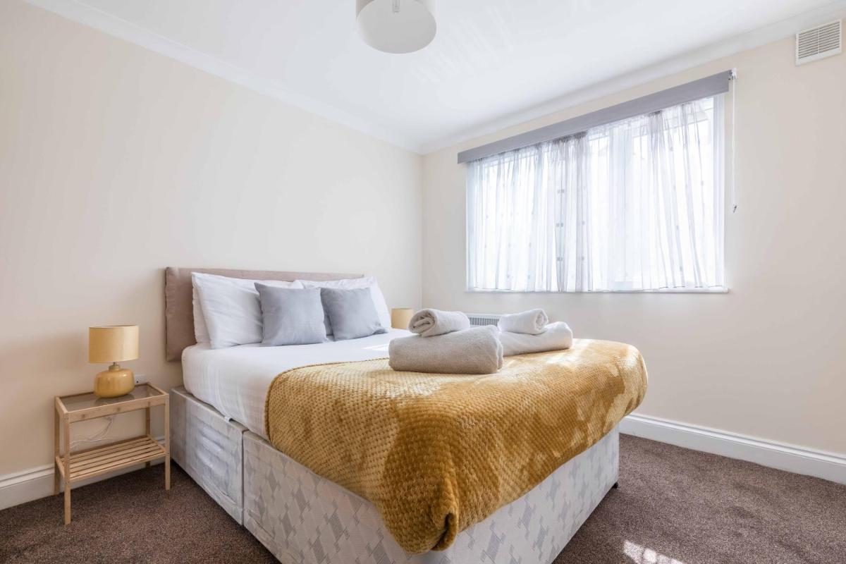 Meadowbrook Place @ Heathrow. FREE PARKING - Housity