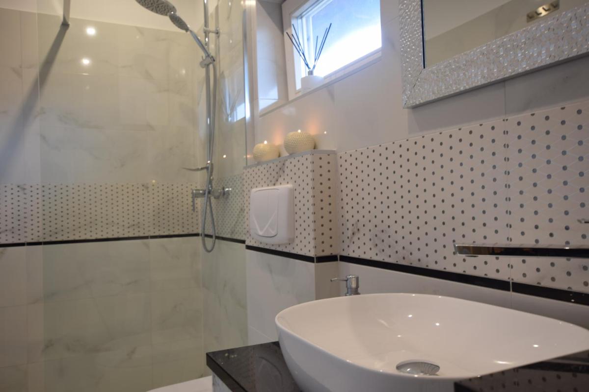 Domek Anielski - Housity