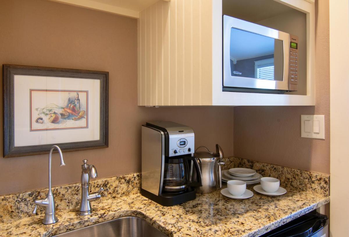 Riven Rock Ranch - Cedar Cabin - Housity