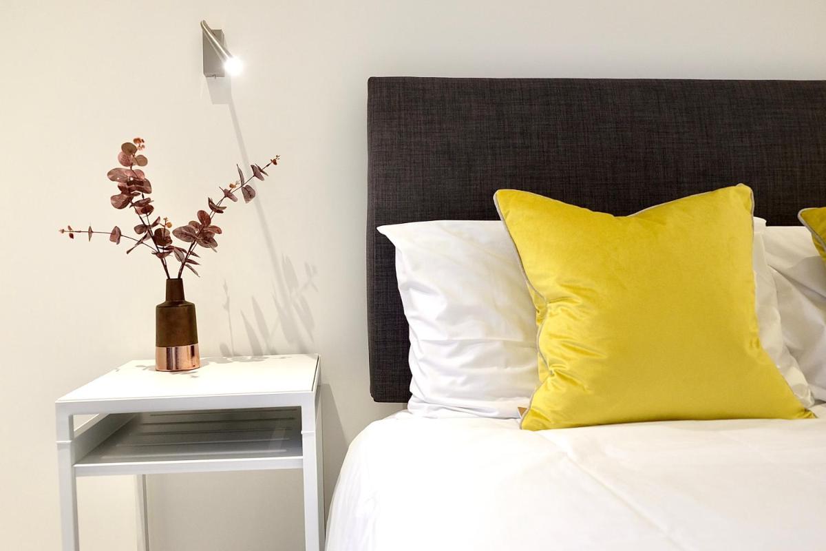 Suitetrails - St Albans 1 Bed Luxury City Apartment, 5 mins walk to Train & Allocated Parking