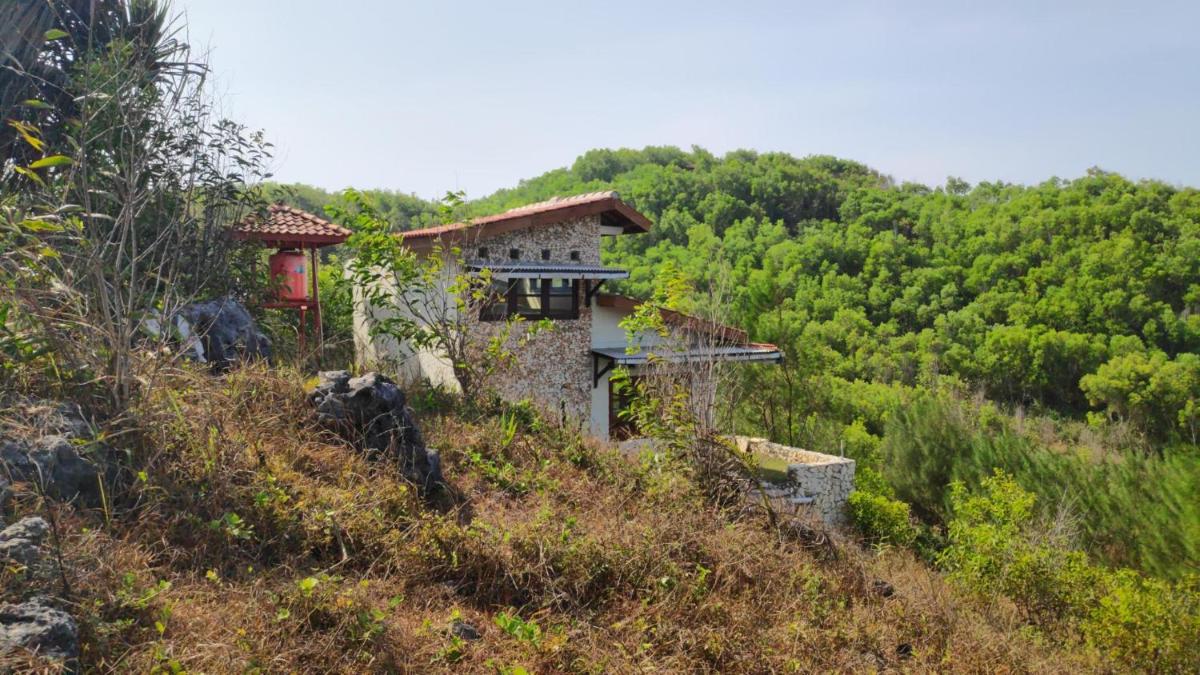 Fam Sugiono Cottage - Studio House - Housity