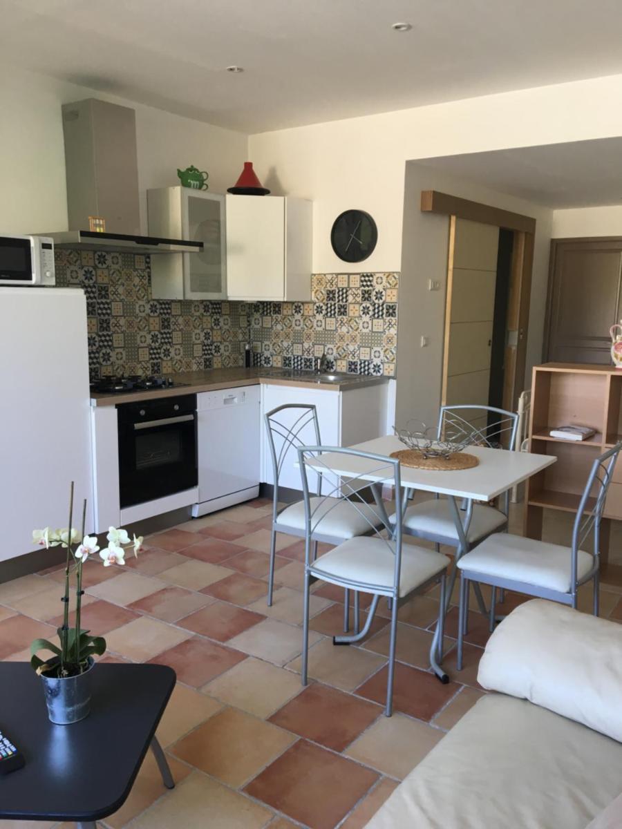 Bandol studio dans villa proximité mer avec piscine - Housity