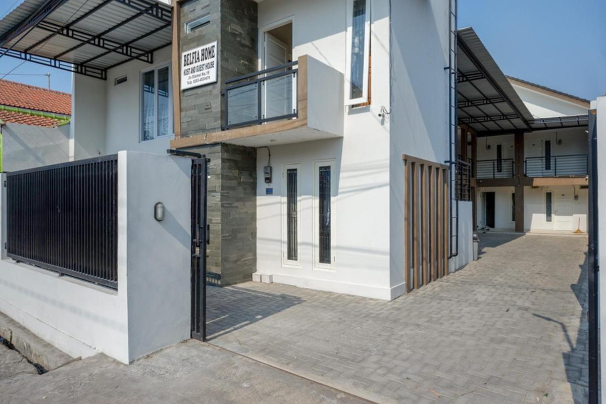 RedDoorz Plus Syariah near Stasiun Tegal 2 - Housity