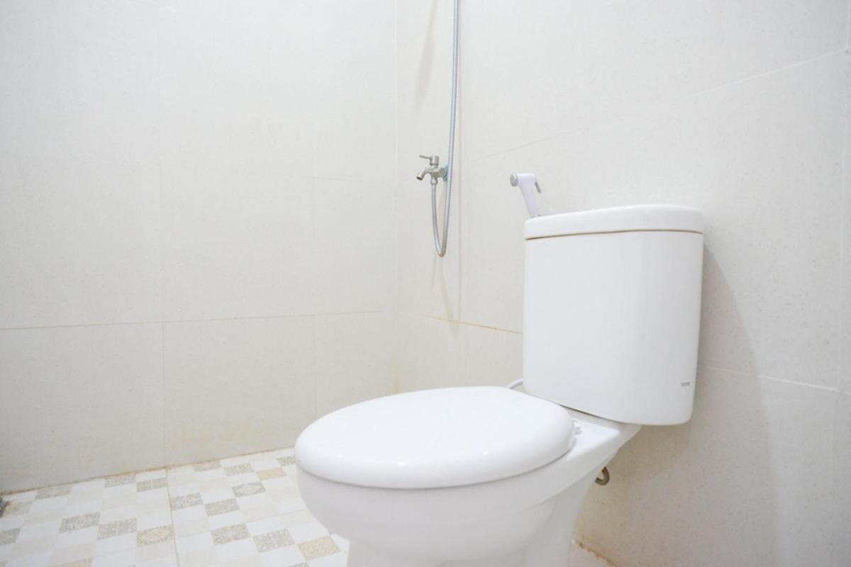 RedDoorz Plus Syariah near Stasiun Tegal 2 - Housity