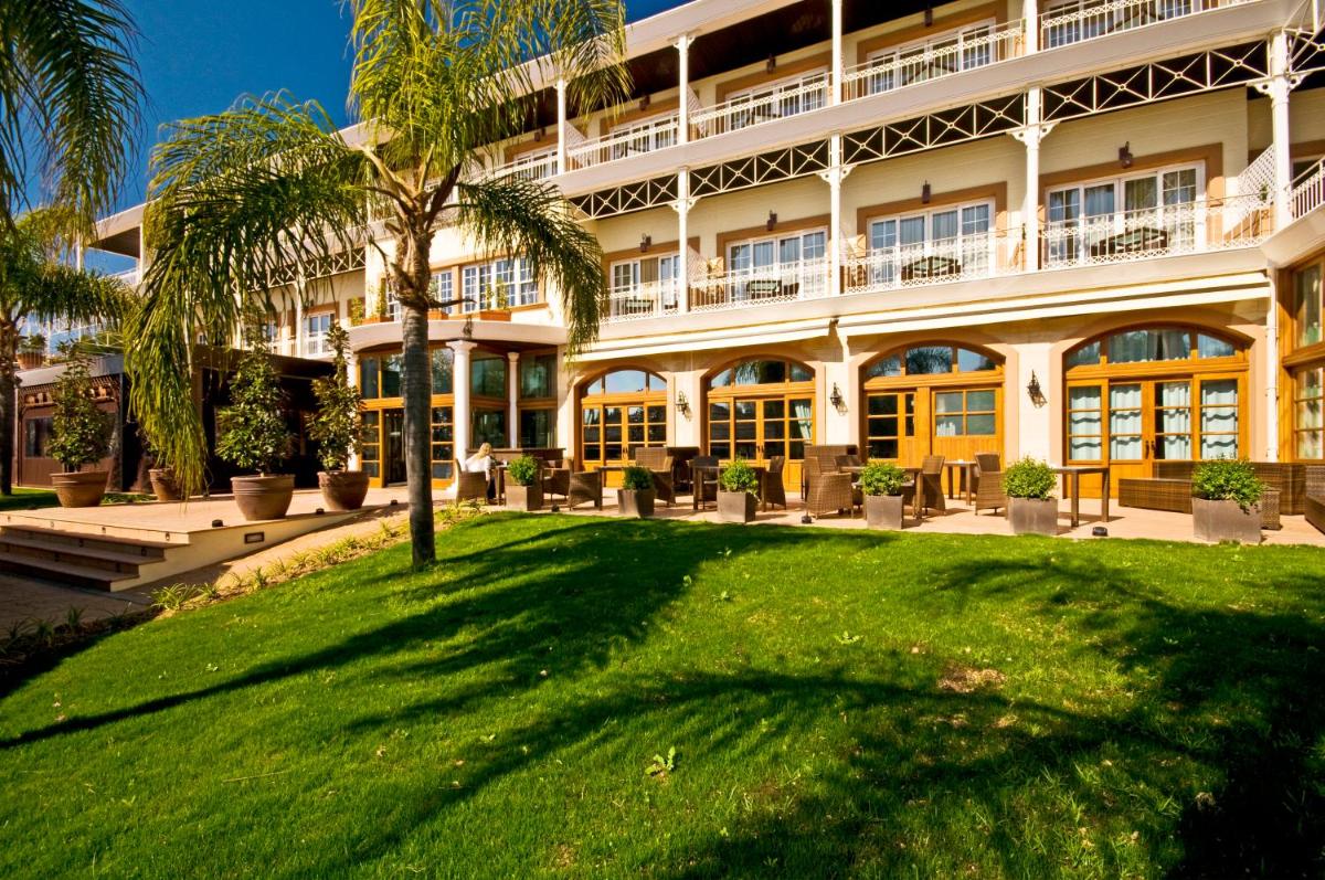 Jardín al aire libre en Lindner Hotel Mallorca Portals Nous, part of JdV by Hyatt