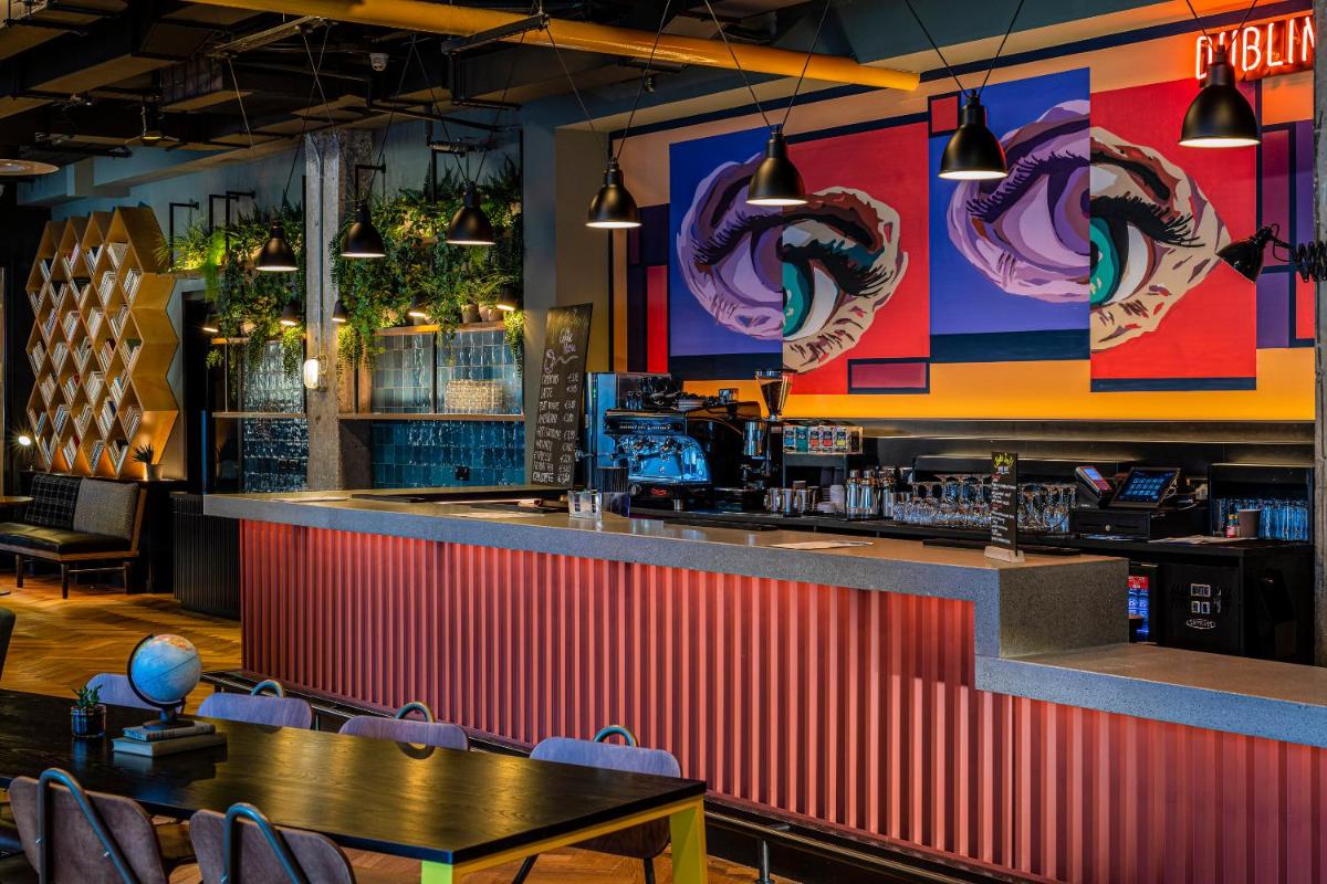 Latroupe Jacobs Inn - Housity