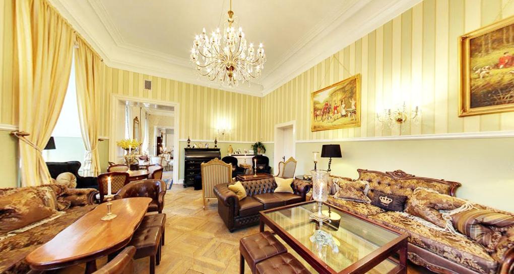 Hvedholm Slotshotel - Housity