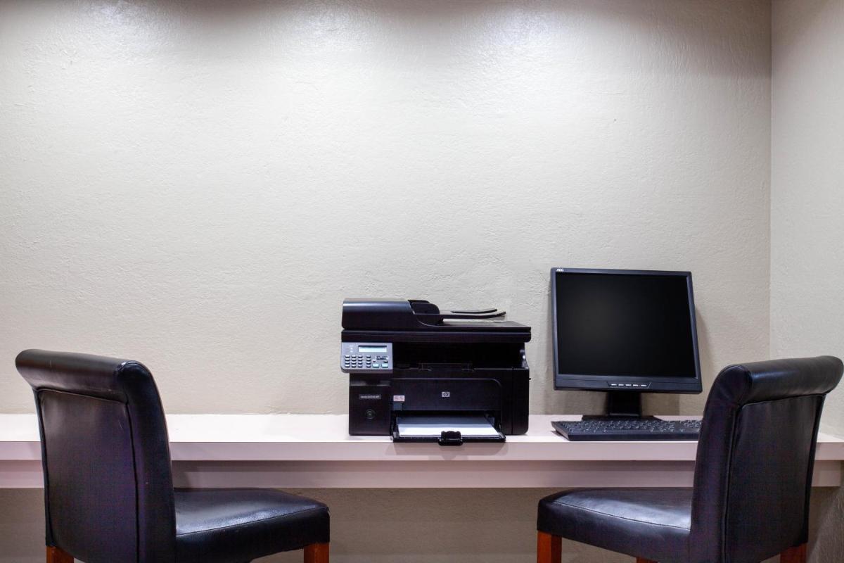 Travelodge by Wyndham Deltona - Housity