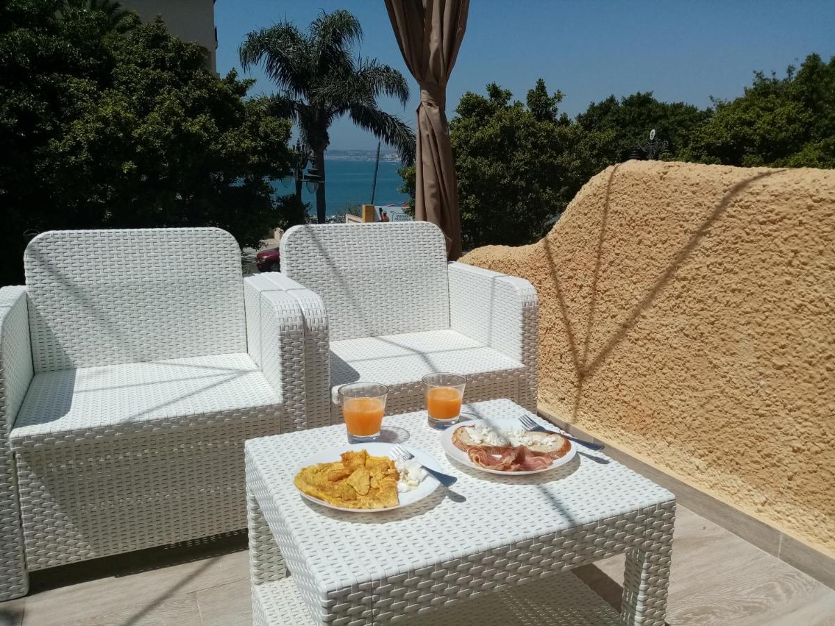 Beach Bungalow Port,free parking - Housity