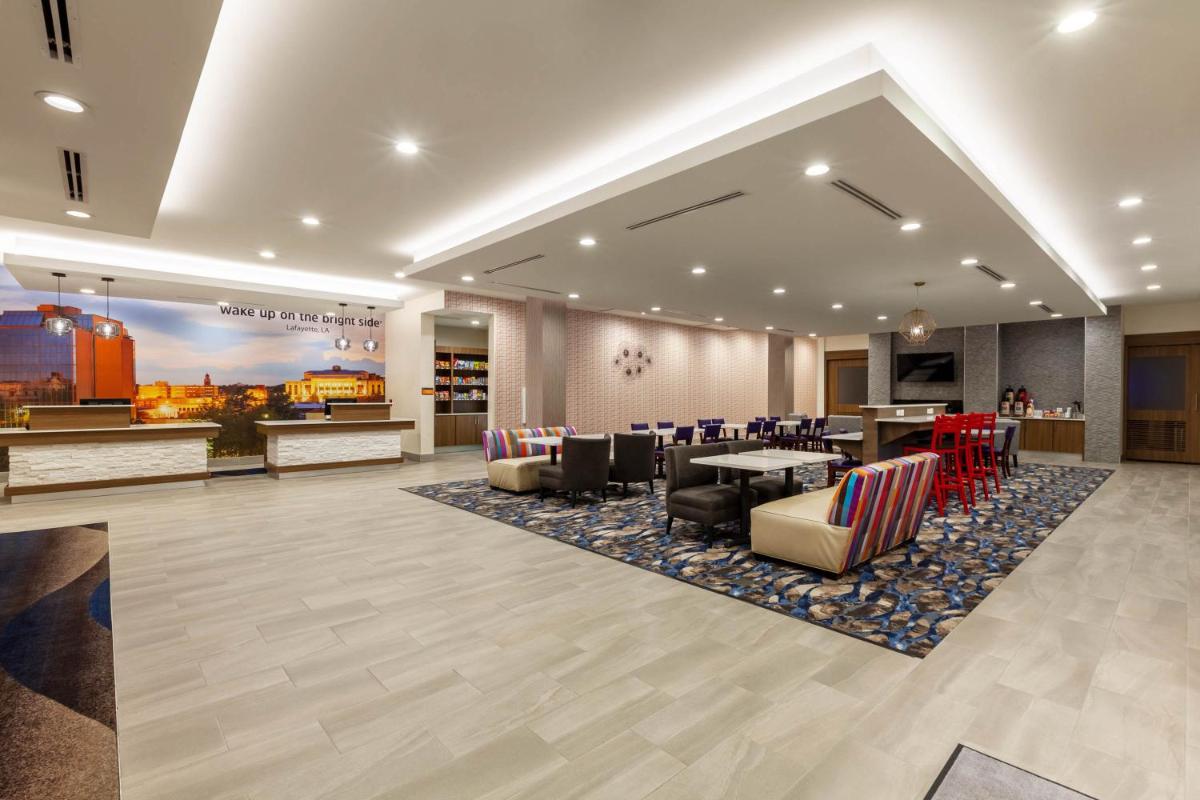 La Quinta Inn & Suites by Wyndham Lafayette Oil Center - Housity