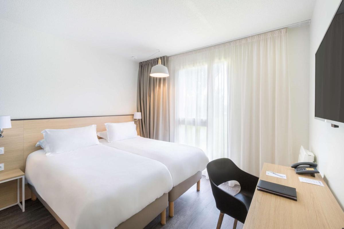Télévision ou salle de divertissement dans l'établissement Best Western Armor Park Dinan et Spa