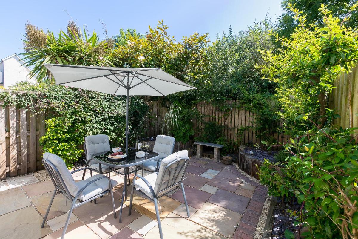 Honeysuckle Cottage, Lelant - Housity