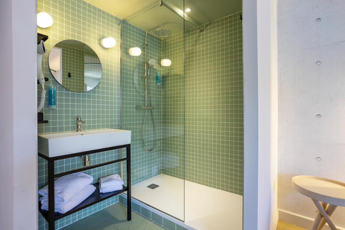 Salle de bains dans l'établissement Urban Hotel & Spa Aix-les-Bains - BW Signature Collection