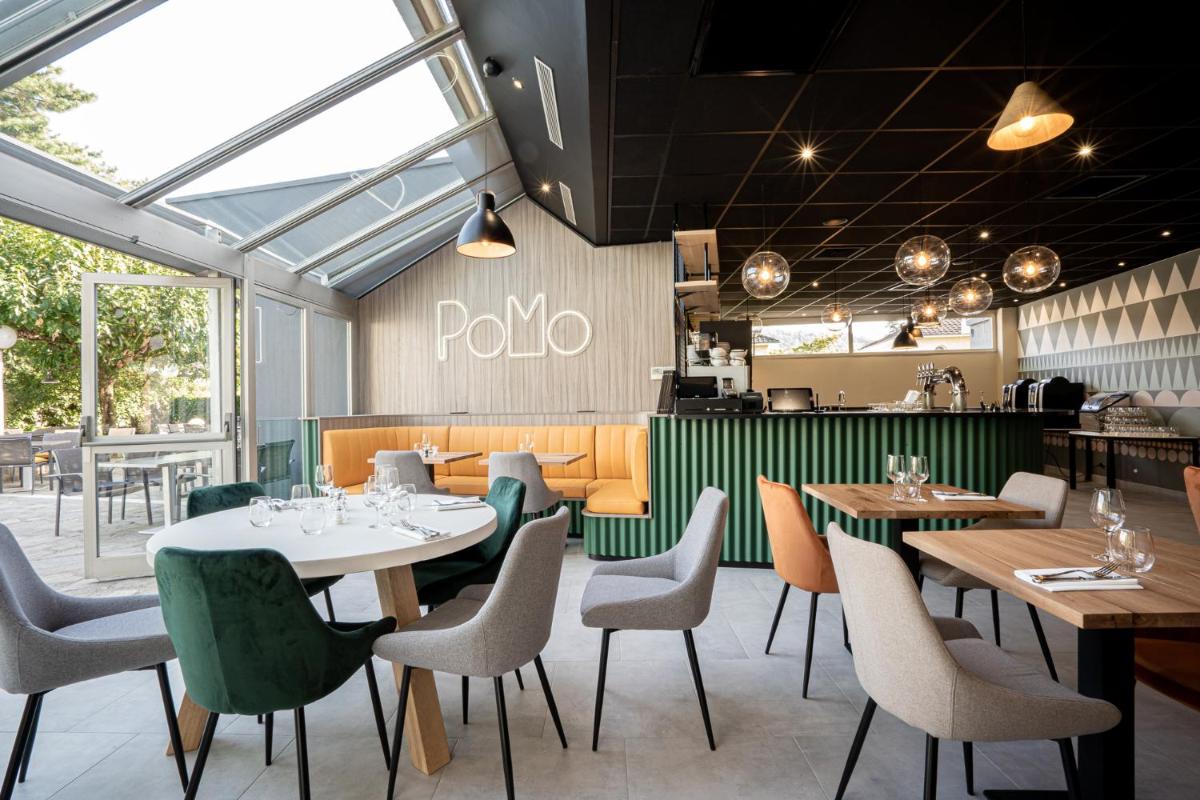 Restaurant ou autre lieu de restauration dans l'établissement PoMo Hôtel & Restaurant