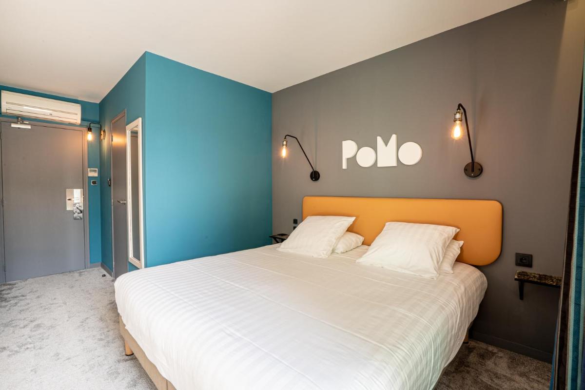 Un ou plusieurs lits dans un hébergement de l'établissement PoMo Hôtel & Restaurant