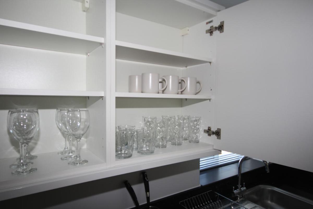 Holden Court Apartments -Apt 4 - Housity