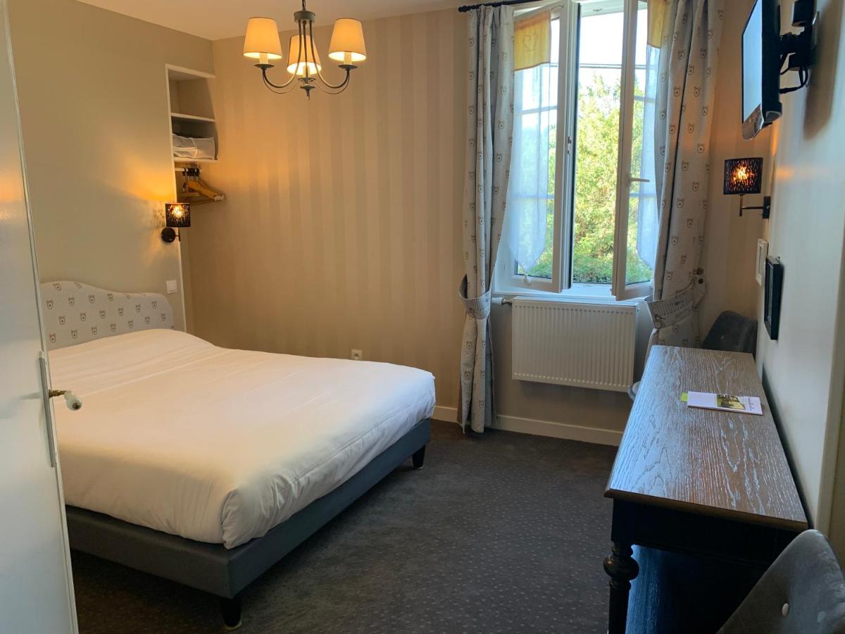Logis Hôtel Auberge du Port des Roches - Housity