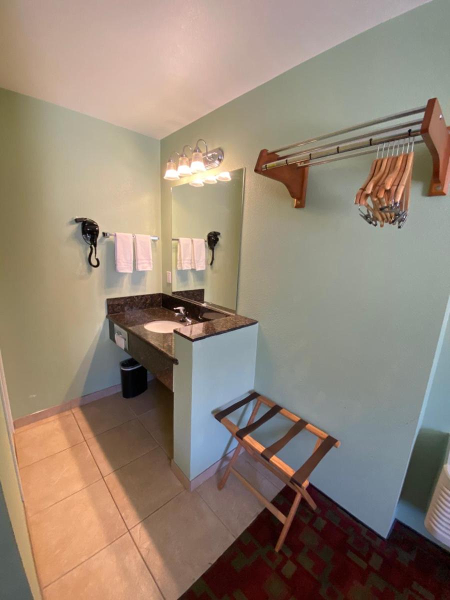 Rancho California Inn Temecula - Housity