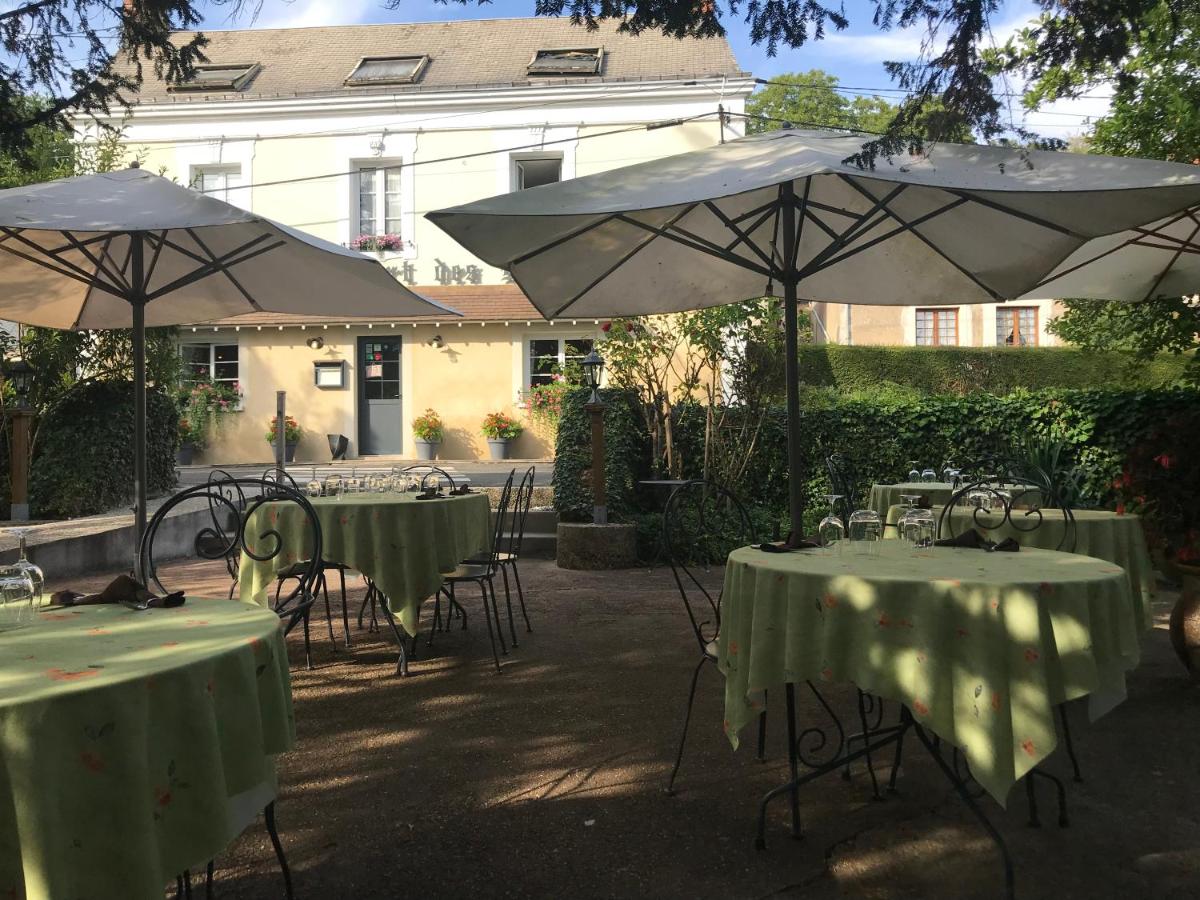 Logis Hôtel Auberge du Port des Roches - Housity